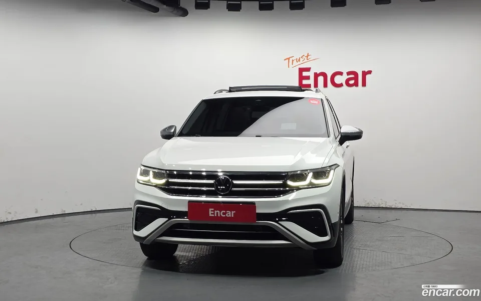 Volkswagen Tiguan Allspace 2.0 TSI 2023 — миниатюра 3