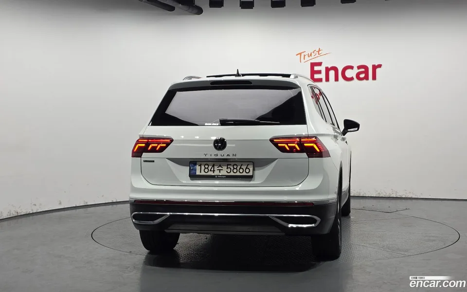 Volkswagen Tiguan Allspace 2.0 TSI 2023 — миниатюра 4