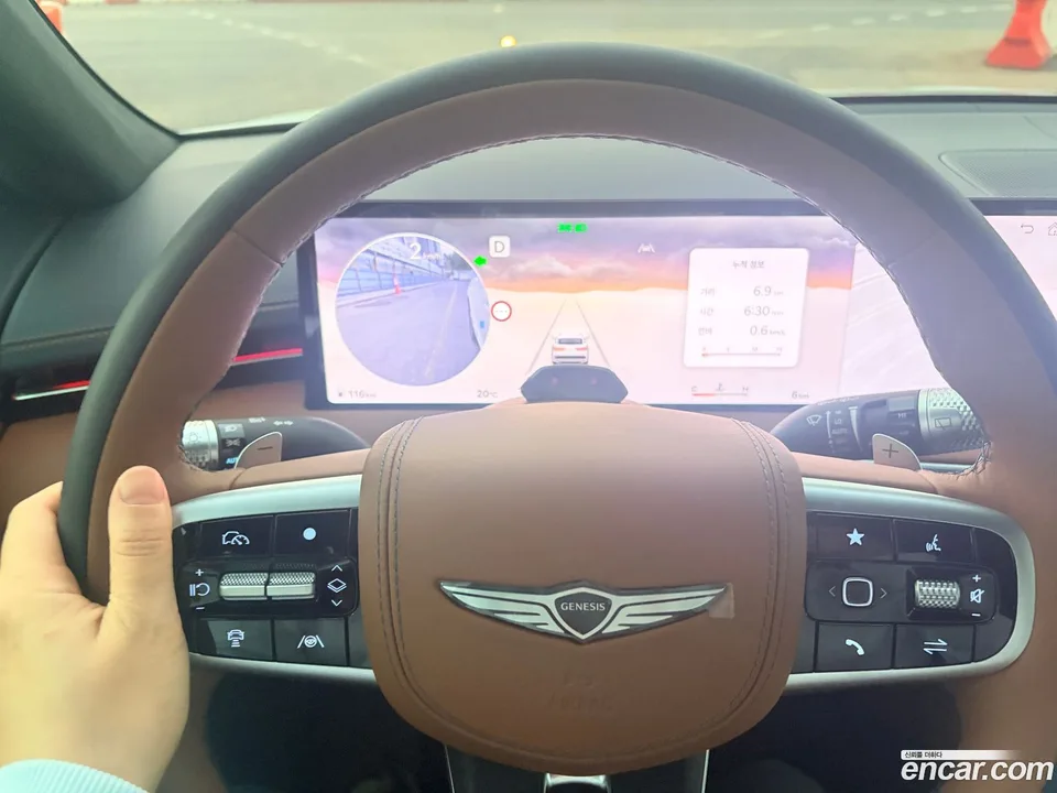 Genesis GV70 2.5T AWD 2025 — фото 1, купить с доставкой в Москву
