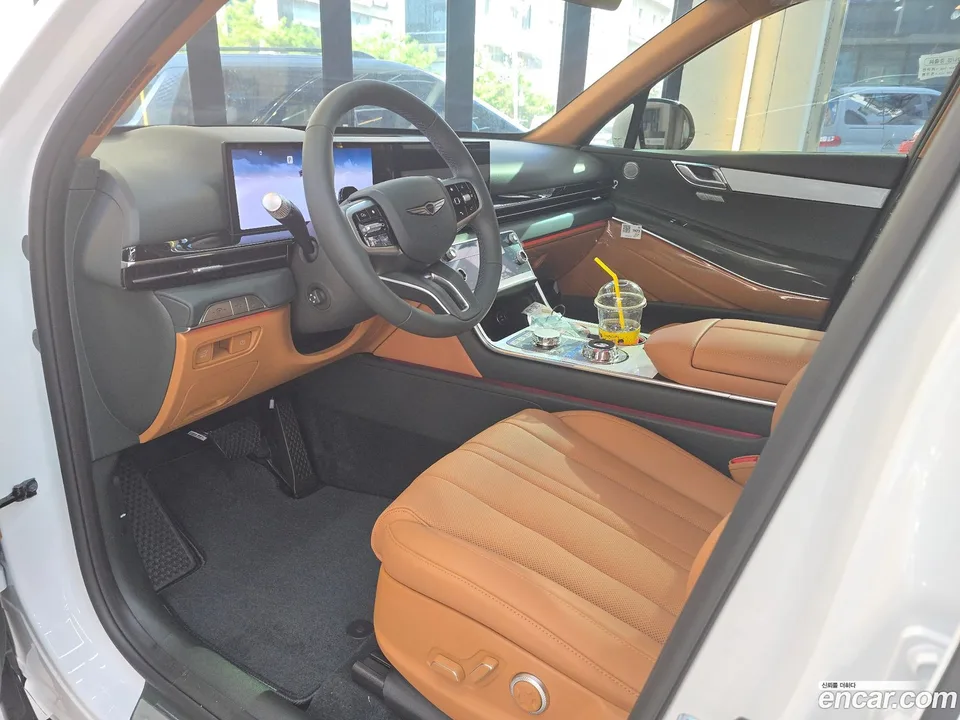 Genesis GV80 2.5T AWD 2025 — фото 1, купить с доставкой в Москву