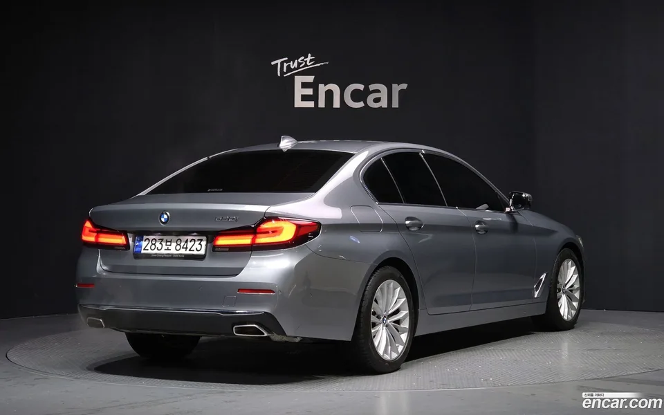 BMW 5 Series 520i 2022 — миниатюра 2