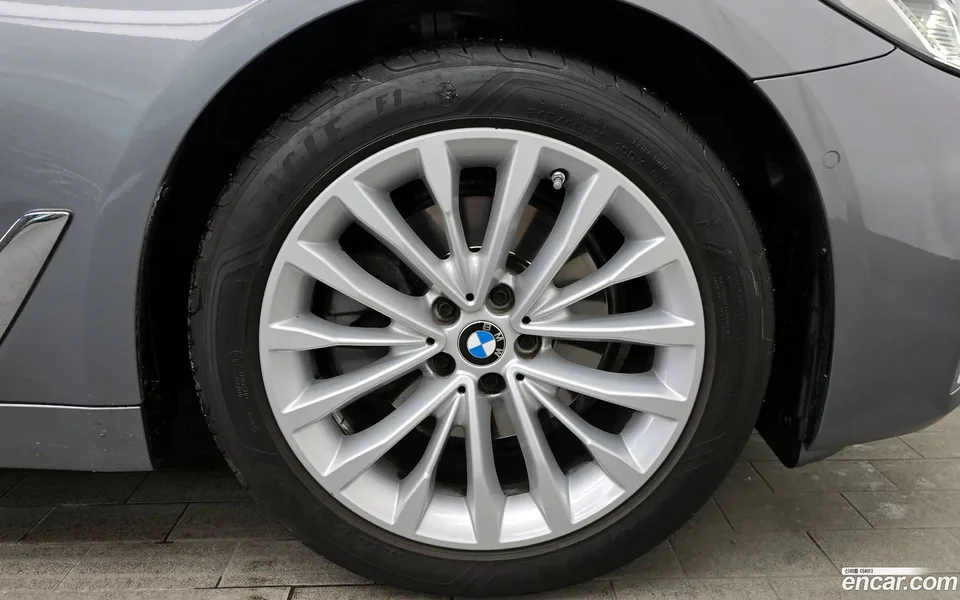 BMW 5 Series 520i 2022 — миниатюра 5