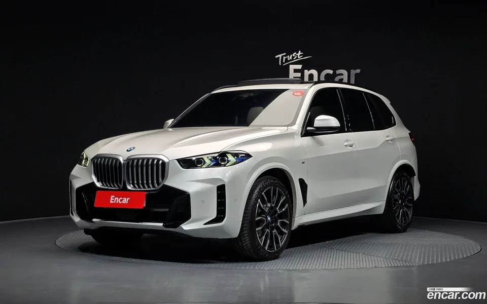 BMW X5 xDrive 30d M 2025 — фото 1, купить с доставкой в Москву