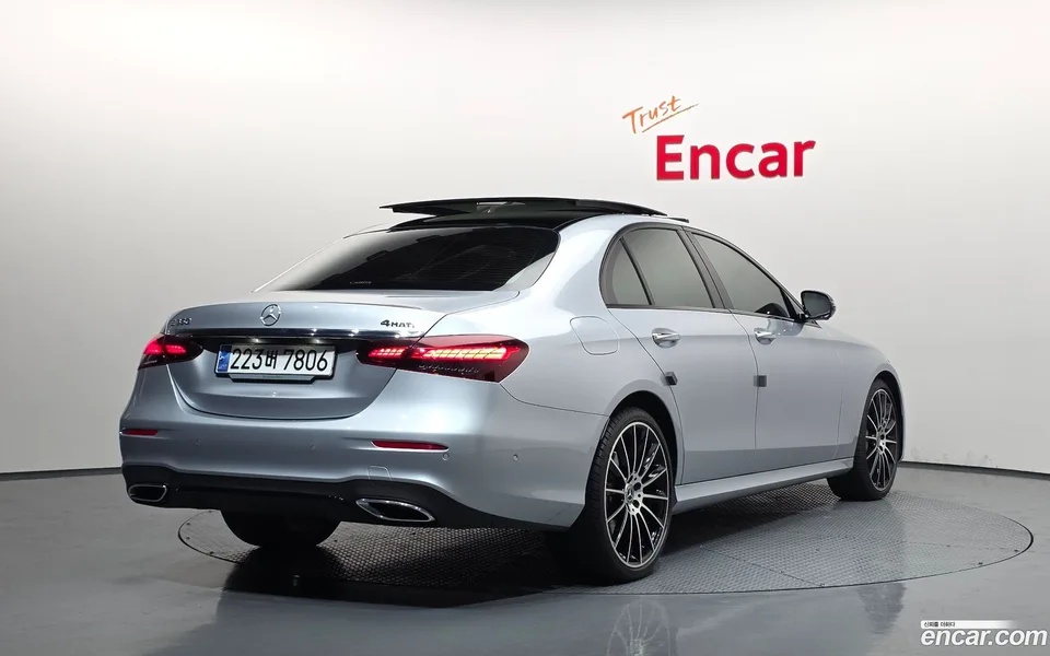 Mercedes-Benz E-Class E350 4MATIC AMG Line 2023 — миниатюра 2