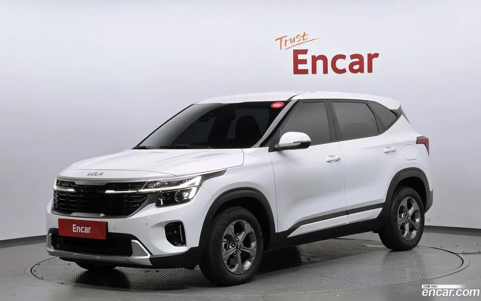 Kia Seltos 1.6 2WD 2023 — фото 1, купить с доставкой в Москву