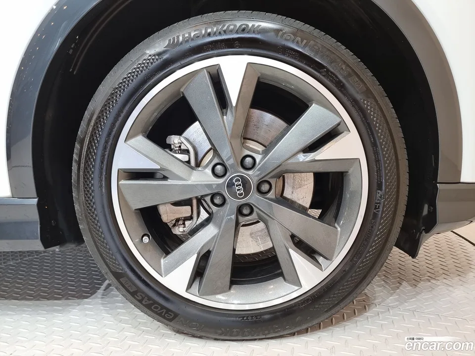 Audi Q4 e-tron 40 2023 — миниатюра 5