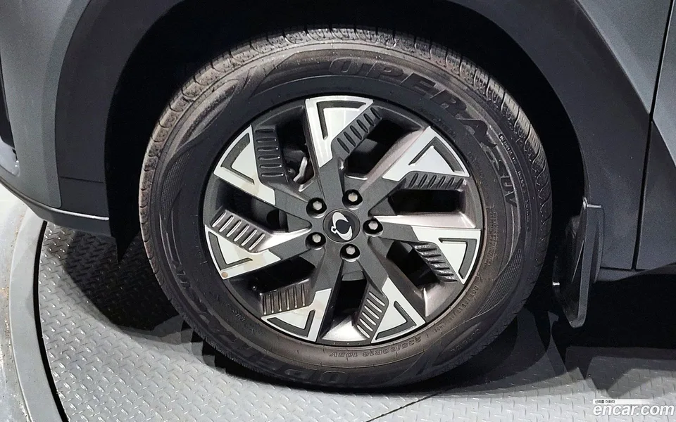 KG Mobility Torres EVX E7 2023 — миниатюра 5