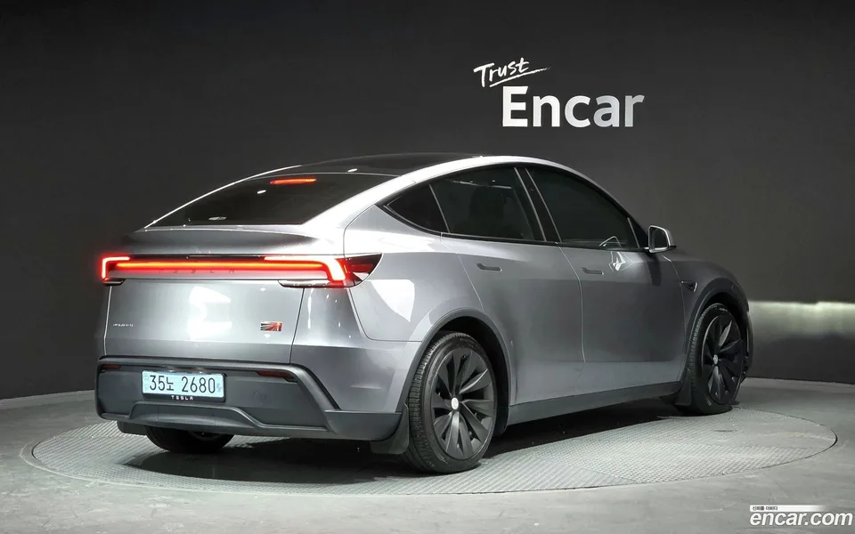 Tesla Model Y AWD 2025 — миниатюра 2