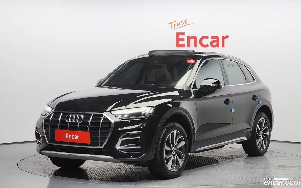 Audi Q5 45 TFSI 2023 — фото 1, купить с доставкой в Москву