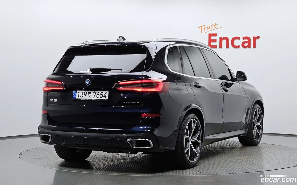 BMW X5 xDrive 45e M 2023 — миниатюра 2