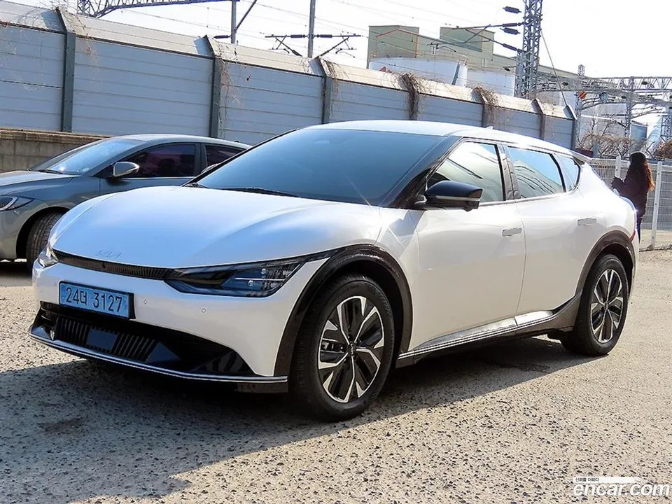 Kia EV6 4WD 2023 — миниатюра 2