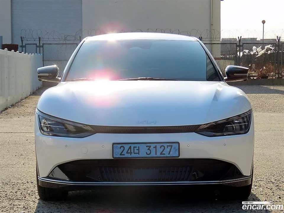 Kia EV6 4WD 2023 — фото 1, купить с доставкой в Москву