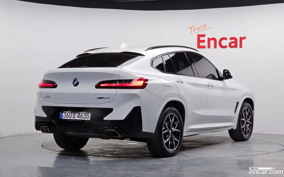 BMW X4 xDrive20i M 2023 — миниатюра 2