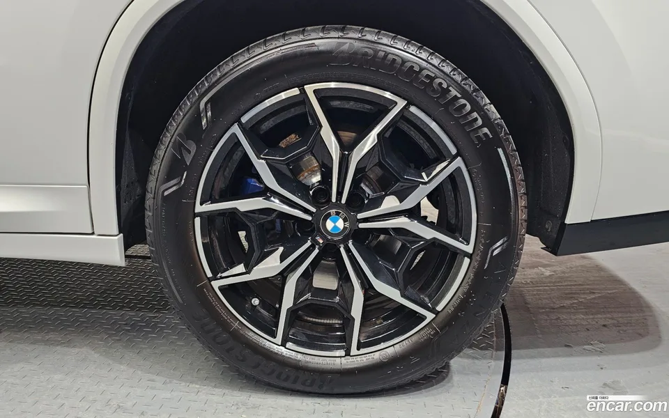 BMW X4 xDrive20i M 2023 — миниатюра 5