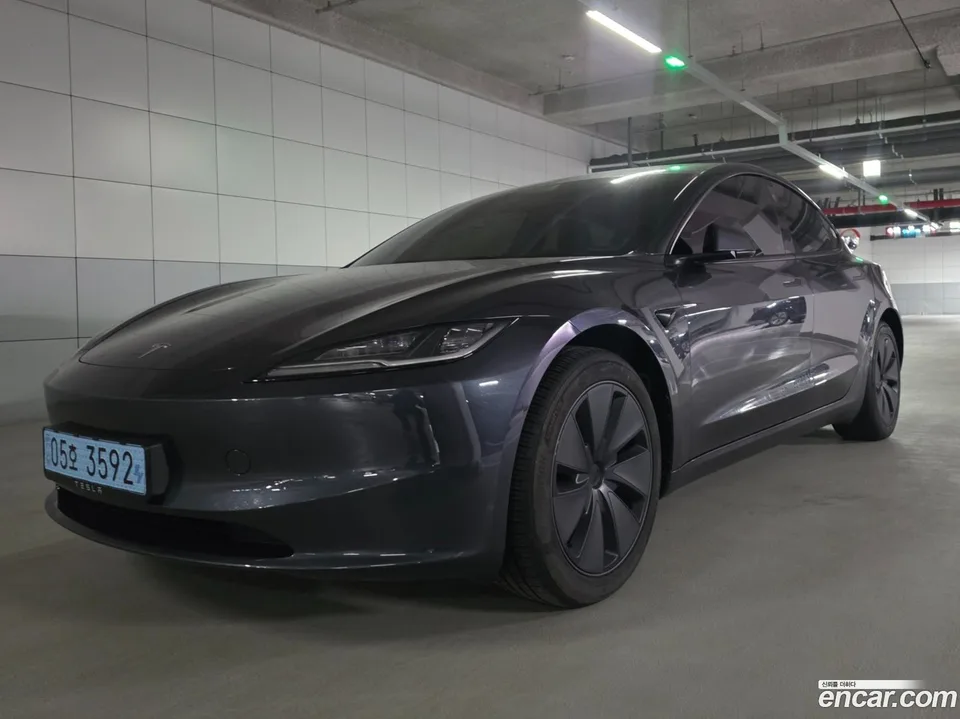 Tesla Model 3 RWD 2025 — фото 1, купить с доставкой в Москву