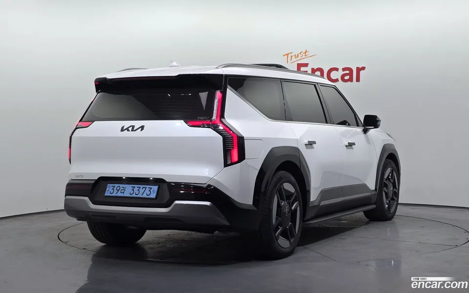 Kia EV9 4WD 2023 — миниатюра 2