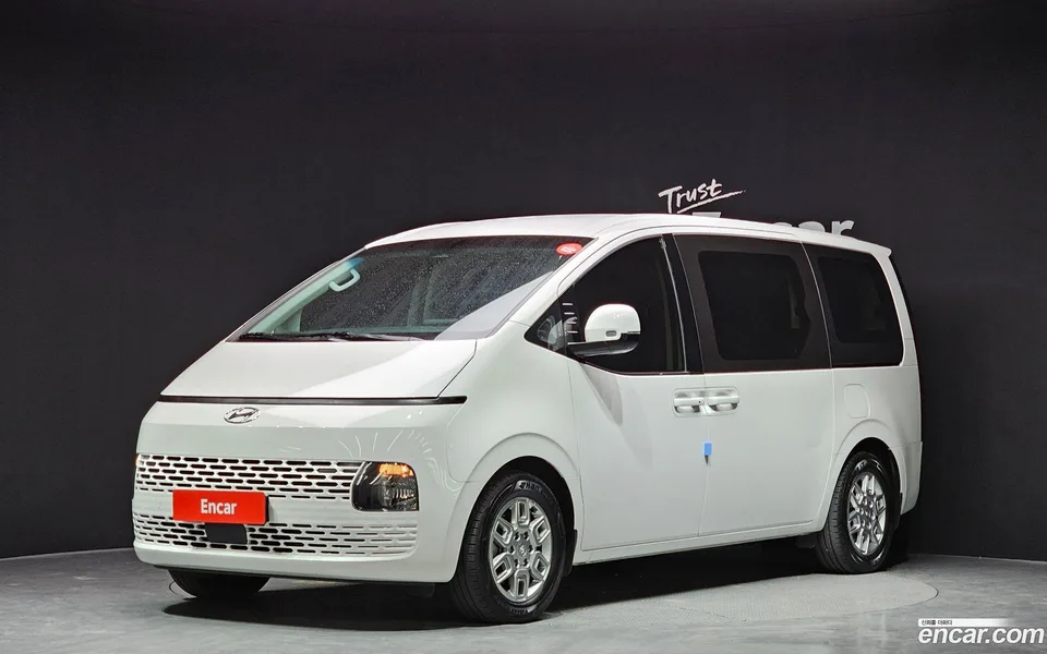 Hyundai Staria 9 2023 — фото 1, купить с доставкой в Москву