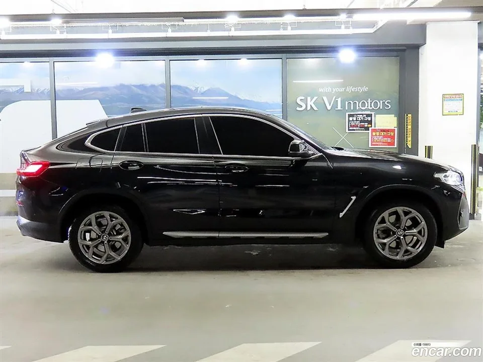 BMW X4 xDrive20i xLine 2023 — миниатюра 3