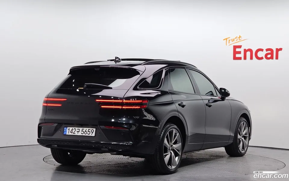 Genesis GV70 2.5T 2WD 2024 — миниатюра 2