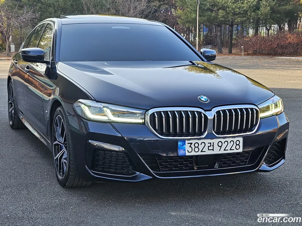 BMW 5 Series 530i xDrive M 2022 — миниатюра 2