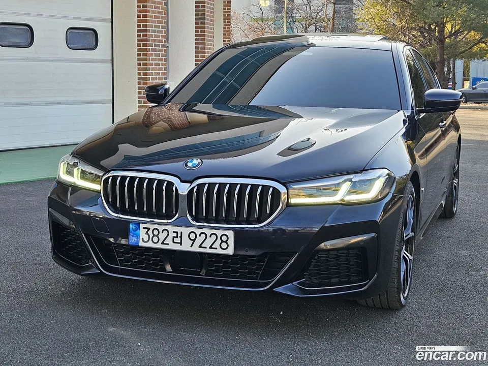 BMW 5 Series 530i xDrive M 2022 — миниатюра 3