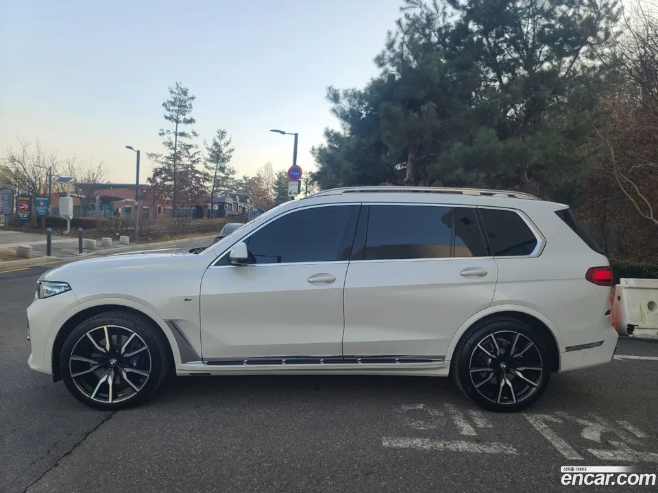 BMW X7 xDrive 40i M 6 2022 — миниатюра 3