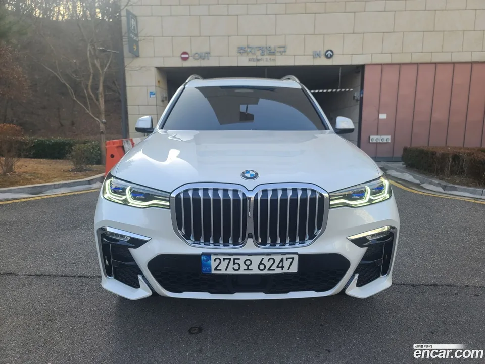 BMW X7 xDrive 40i M 6 2022 — фото 1, купить с доставкой в Москву