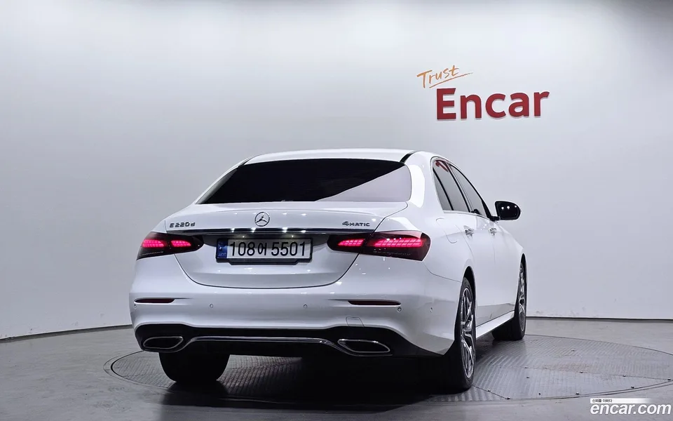 Mercedes-Benz E-Class E220d 4MATIC AMG Line 2022 — миниатюра 4