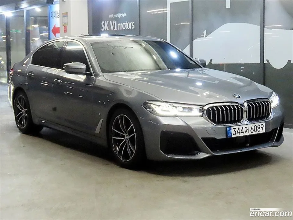 BMW 5 Series 520i M 2023 — фото 1, купить с доставкой в Москву