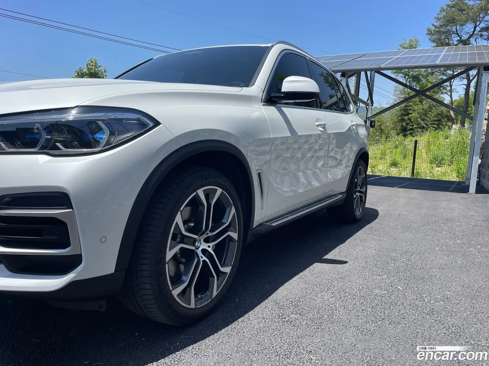 BMW X5 xDrive 40i xLine 2023 — миниатюра 3
