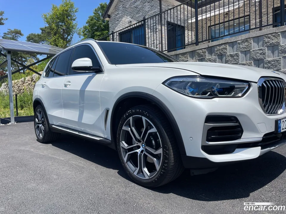 BMW X5 xDrive 40i xLine 2023 — миниатюра 4