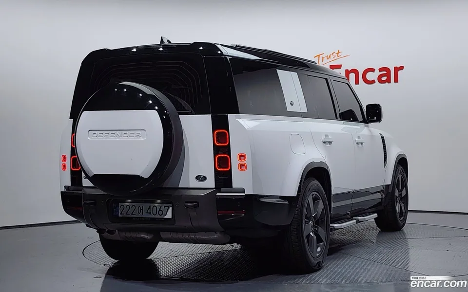 Land Rover Defender 130 D300 X- HSE 2023 — миниатюра 2