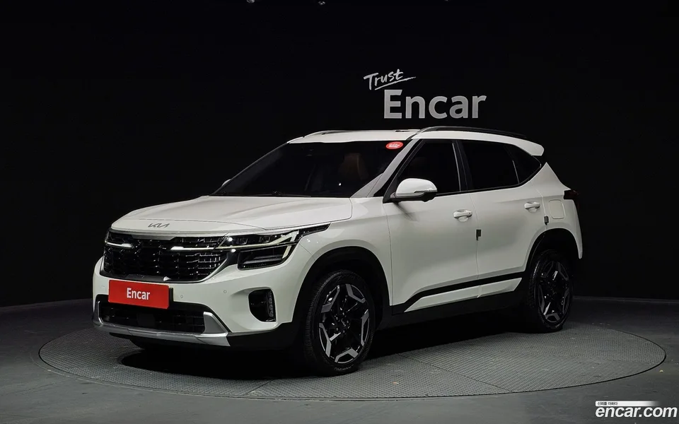 Kia Seltos 1.6 2WD 2023 — фото 1, купить с доставкой в Москву