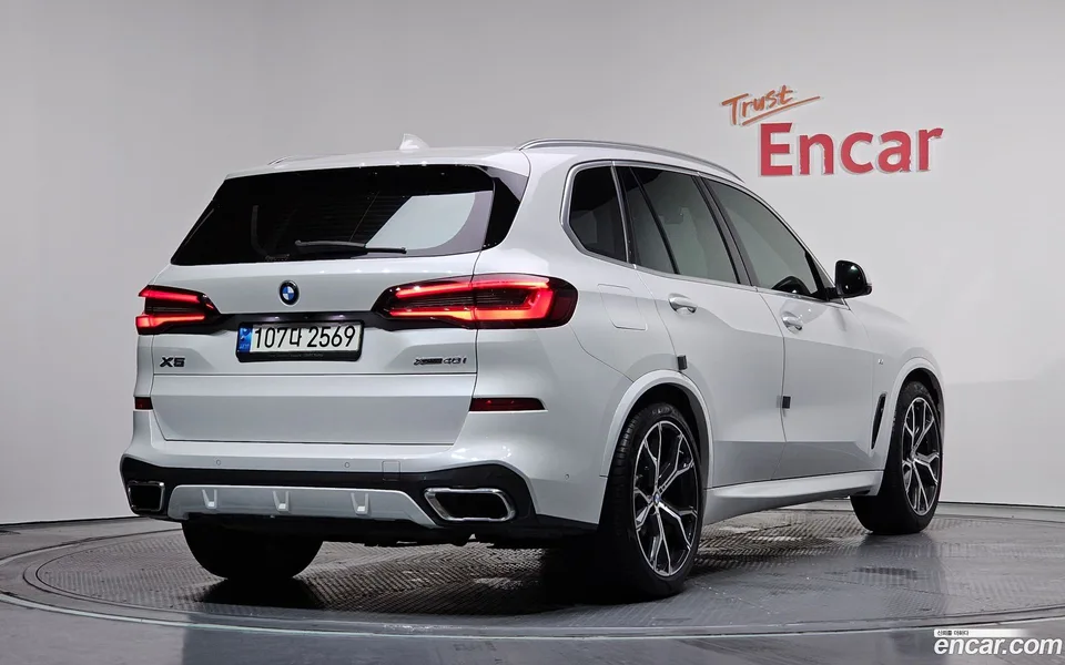 BMW X5 xDrive 40i M 2022 — миниатюра 2