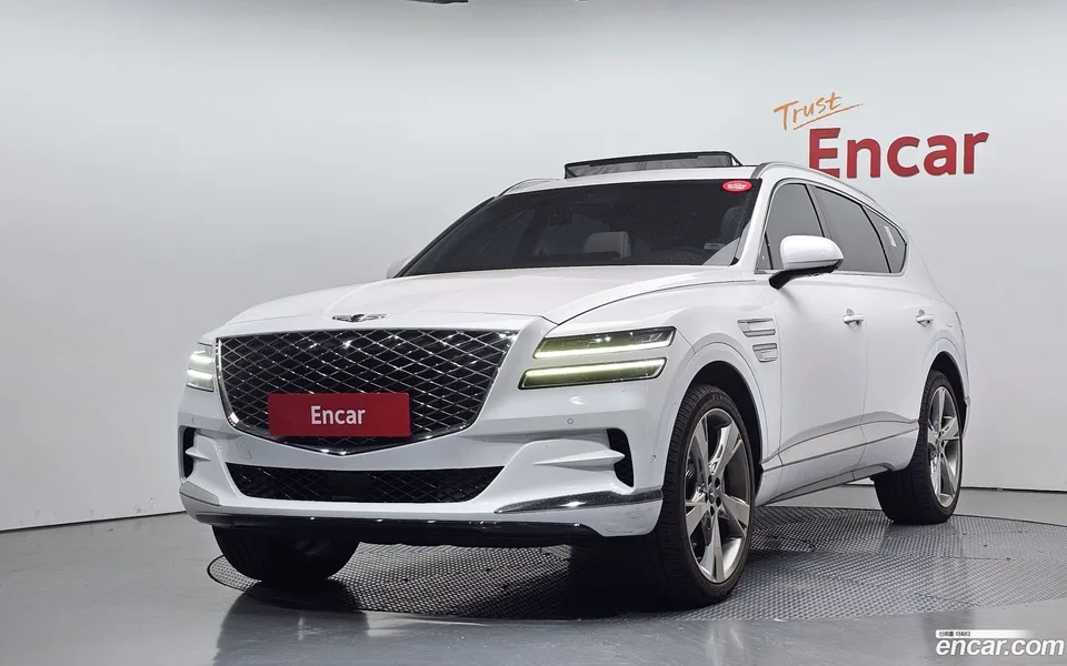 Genesis GV80 2.5T 2WD 2023 — фото 1, купить с доставкой в Москву