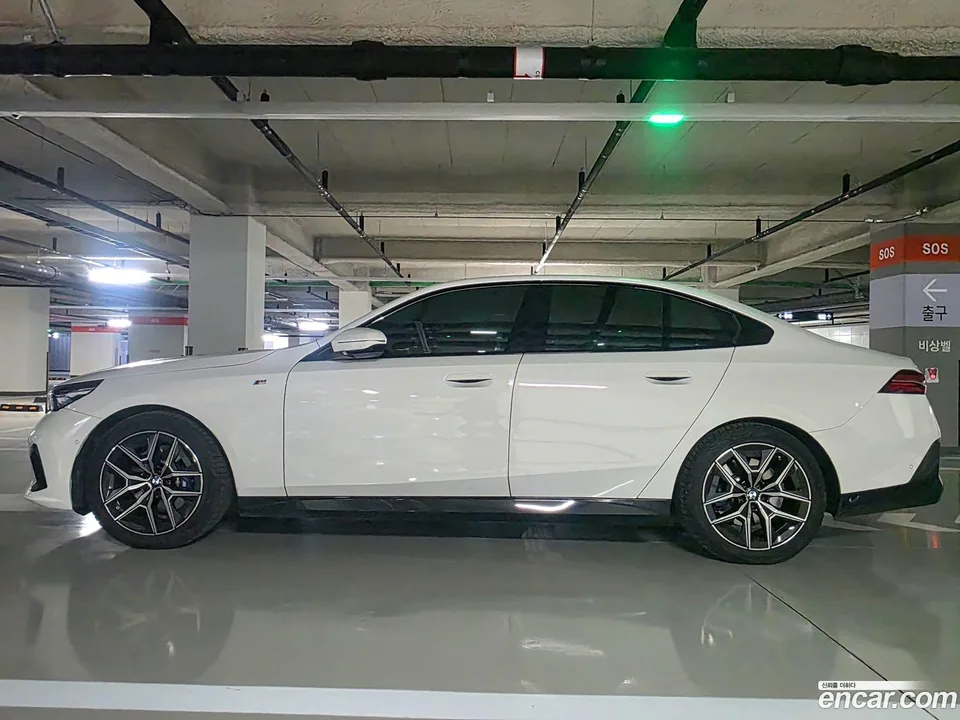 BMW 5 Series 520i M 2024 — миниатюра 3