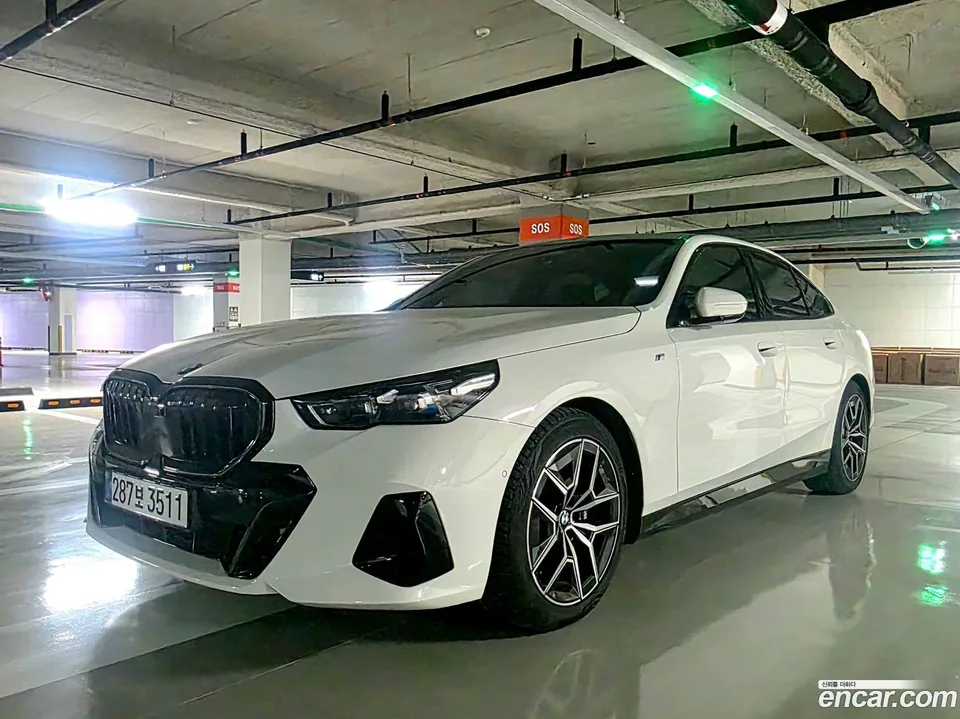 BMW 5 Series 520i M 2024 — фото 1, купить с доставкой в Москву