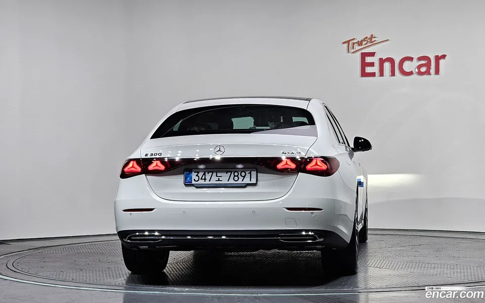 Mercedes-Benz E-Class E300 4MATIC 2025 — миниатюра 4