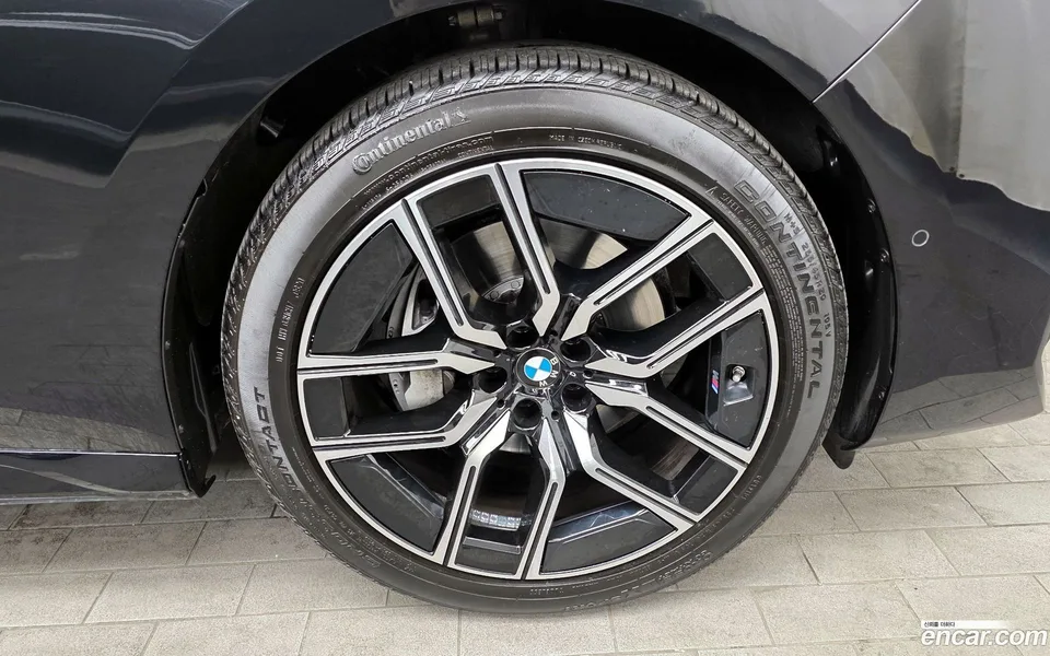 BMW 7 Series 740d xDrive M 2024 — миниатюра 5