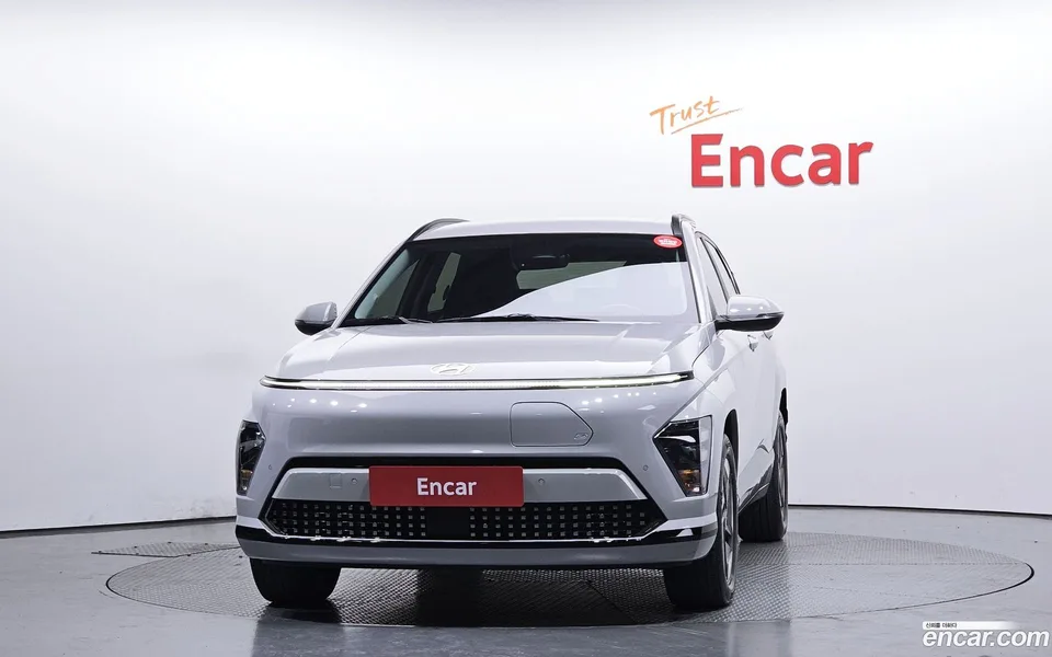 Hyundai Kona Electric 2023 — миниатюра 3