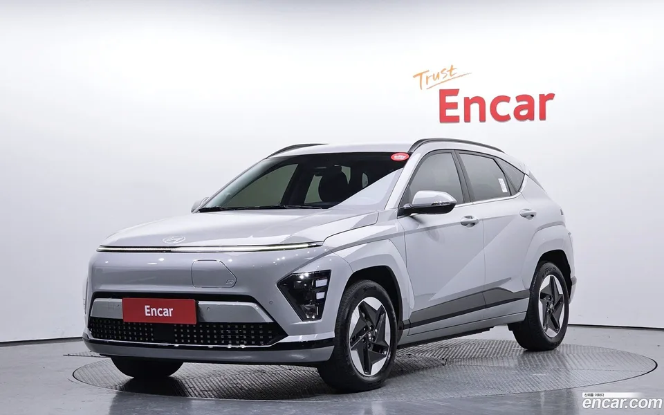 Hyundai Kona Electric 2023 — фото 1, купить с доставкой в Москву