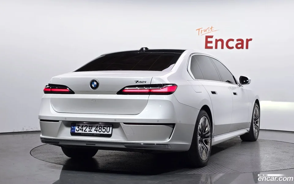 BMW 7 Series 740i sDrive 2023 — миниатюра 2