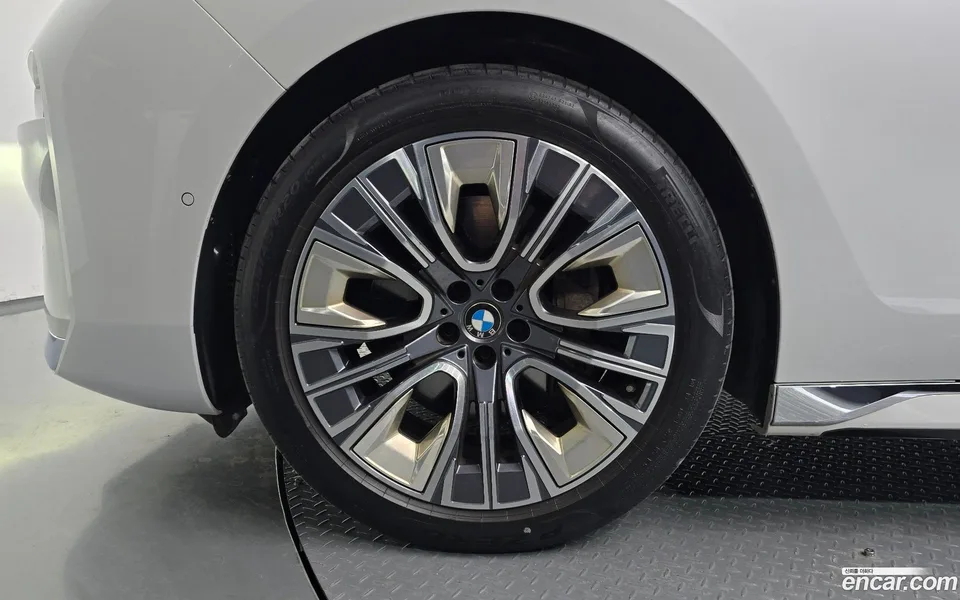BMW 7 Series 740i sDrive 2023 — миниатюра 5