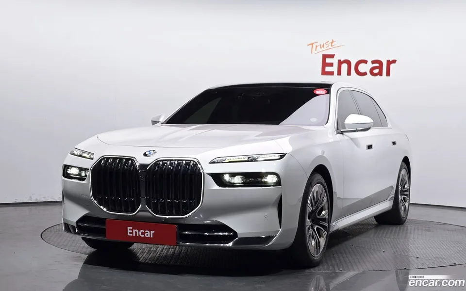 BMW 7 Series 740i sDrive 2023 — фото 1, купить с доставкой в Москву