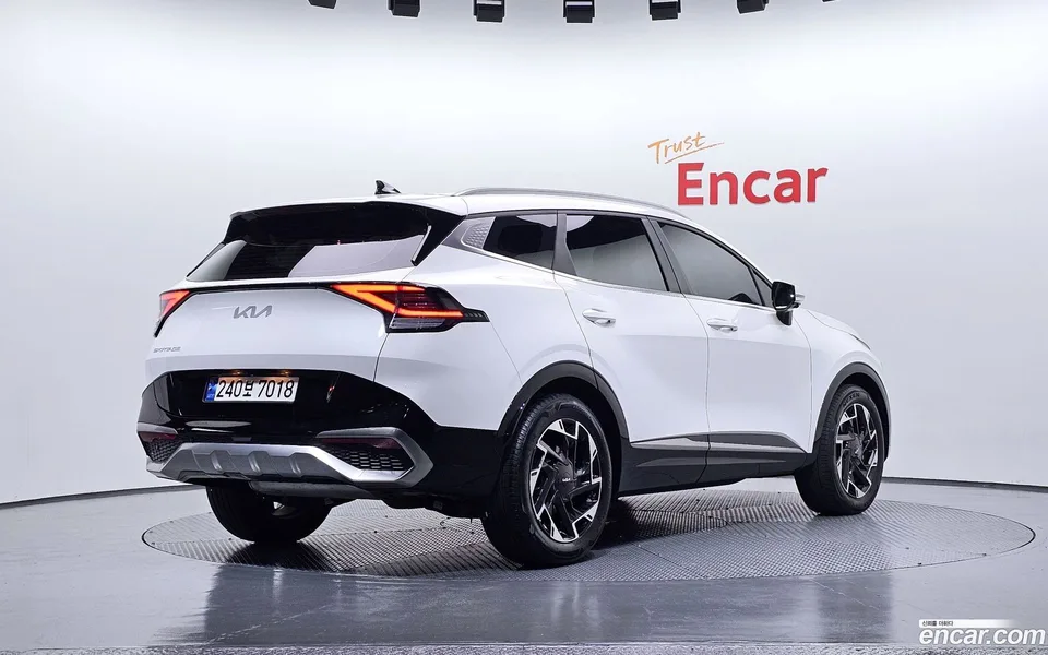 Kia Sportage 1.6 2WD 2023 — миниатюра 2