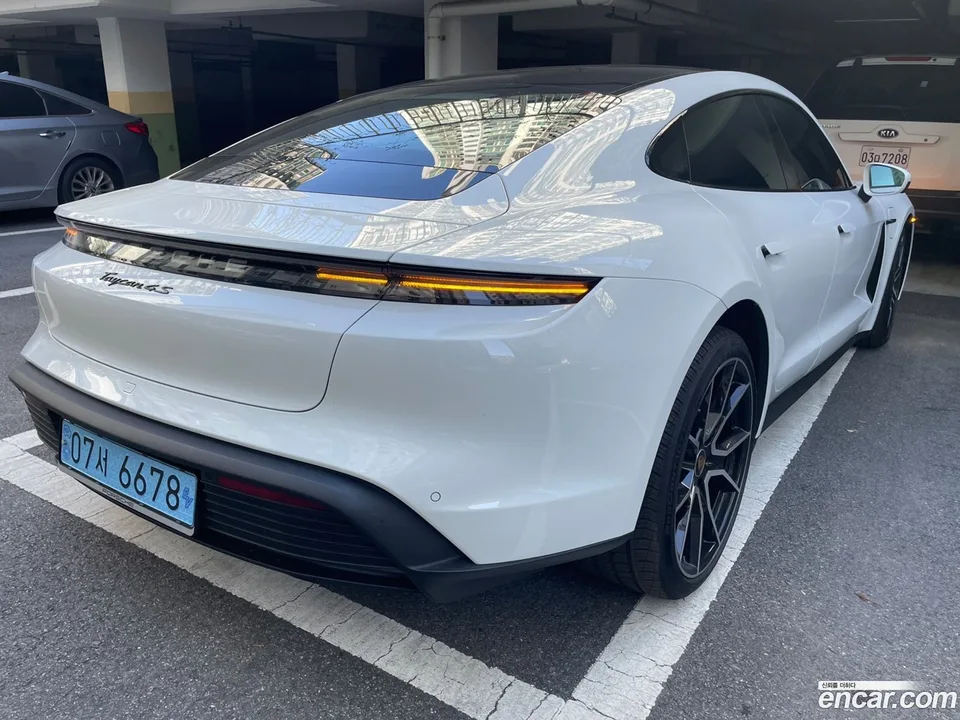 Porsche Taycan 4S 2023 — миниатюра 2