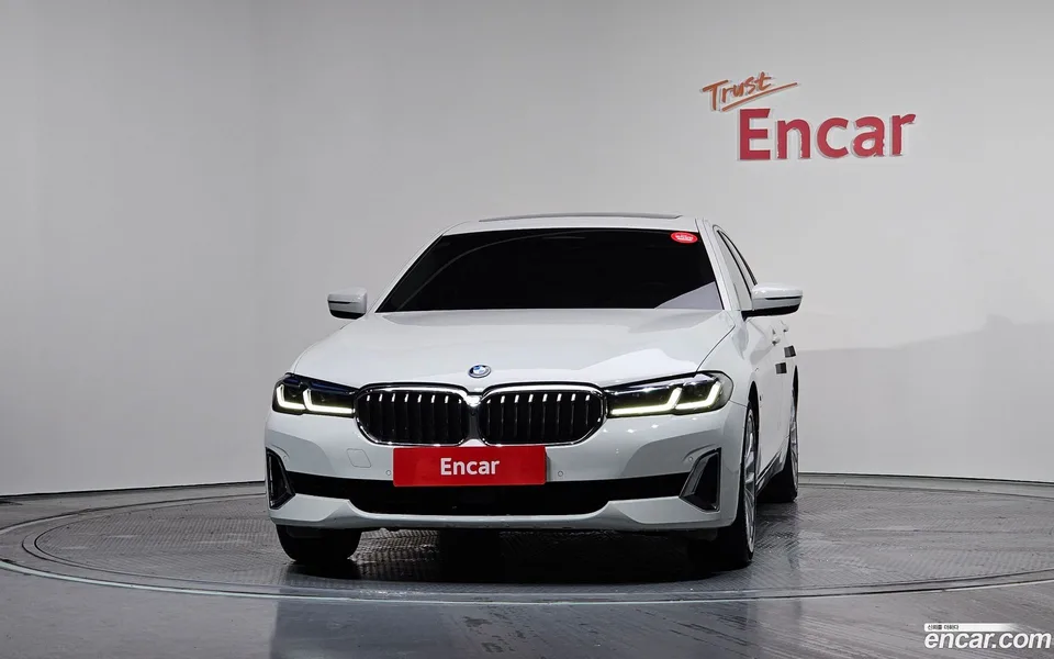 BMW 5 Series 530e 2022 — миниатюра 3