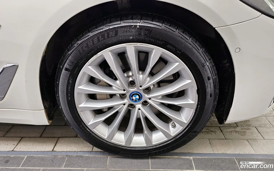 BMW 5 Series 530e 2022 — миниатюра 4