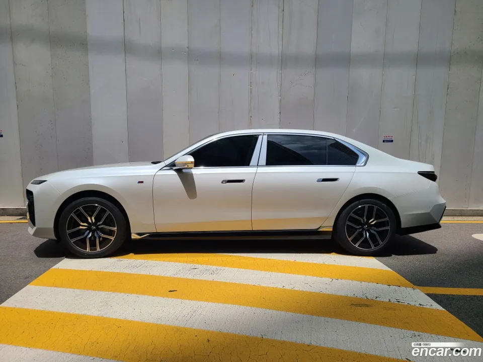 BMW 7 Series 740i xDrive M 2024 — миниатюра 2