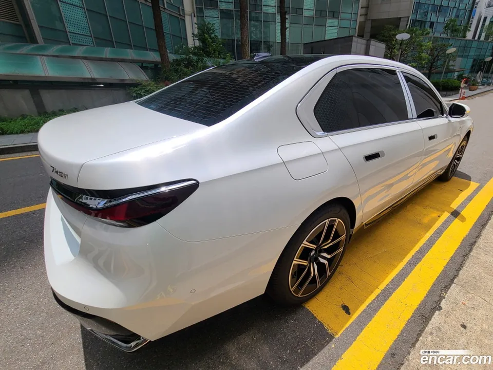 BMW 7 Series 740i xDrive M 2024 — миниатюра 3